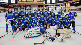 `ஐஸ் ஹாக்கியில் வரலாறு படைத்த இந்திய வீராங்கனைகள்' - உறைபனியில் உருவான அணியின் கதை!