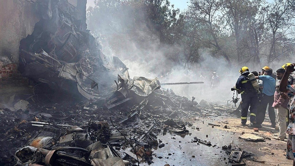 Ahmedabad Plane Crash: இரவில் திடீர், திடீரென விழித்துக்கொள்கிறார் -உயிர் தப்பிய நபர் படும் அவஸ்தை