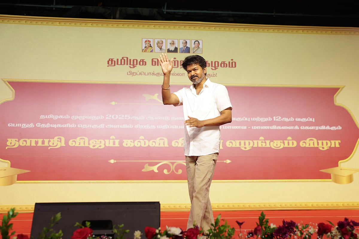 Ahmedabad Plane Crash : அடுத்த நொடி நிச்சயமில்லாத வாழ்க்கை... - விஜய் வருத்தம்!