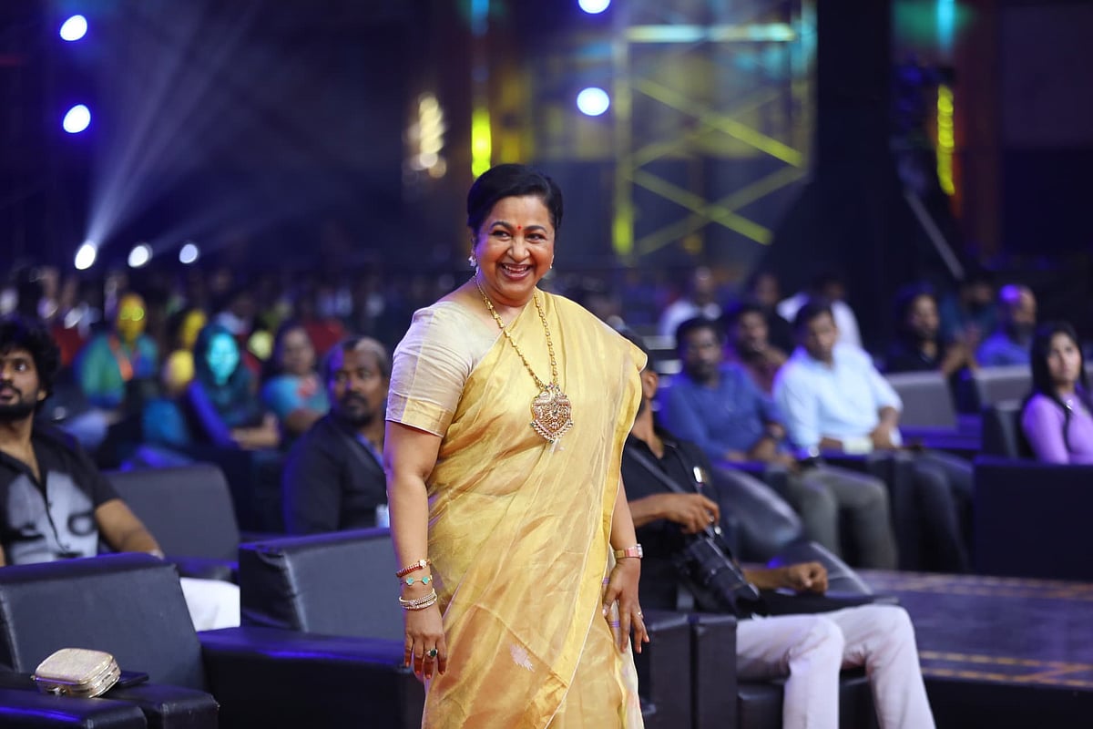 `46 வருடங்கள் சினிமாத்துறையில் பயணித்திருக்கிறேன்; ஆனால்..! - ராதிகா சரத்குமார் | Vikatan Awards