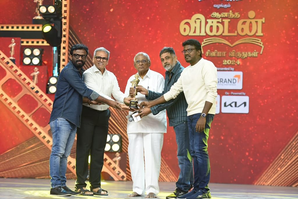 எஸ்.எஸ்.வாசன் விருதைப் பெற்ற எஸ்.பி.முத்துராமன்