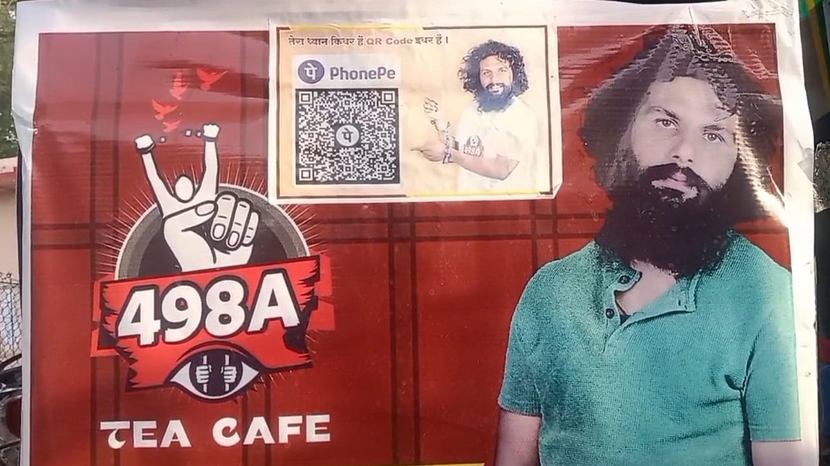 `498A Tea Cafe - மாமியார் வீட்டுக்கு எதிரே கையில் விலங்குடன் டீ கடை நடத்தும் இளைஞர் -பின்னணி என்ன?