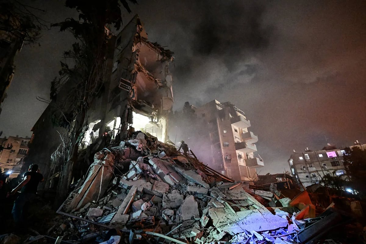 Israel - Iran Conflict: ஈரான் பாதுகாப்பு அமைச்சகம் மீது இஸ்ரேல் தாக்குதல்; அதிகரிக்கும் பதற்றம்!