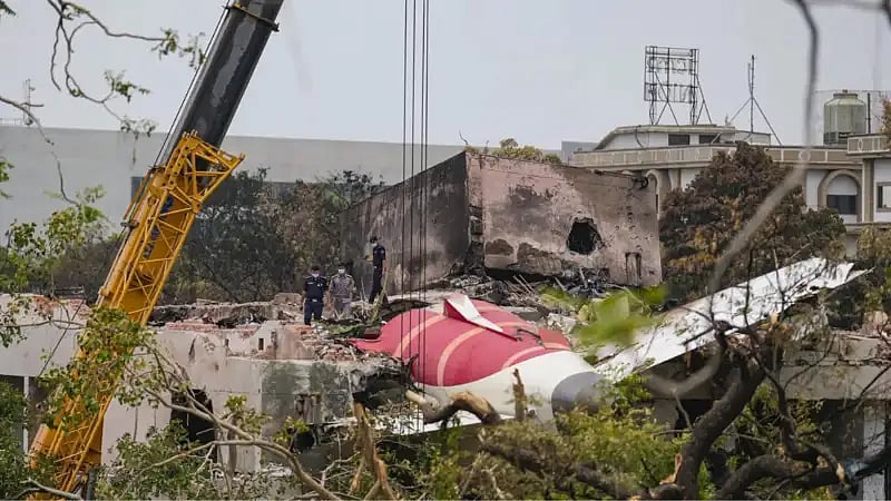 Plane Crash: DNA அடையாளம் மூலம் 80 உடல்கள் ஒப்படைப்பு.. விபத்து இடத்தில் தயாரிப்பாளர் மாயம்?