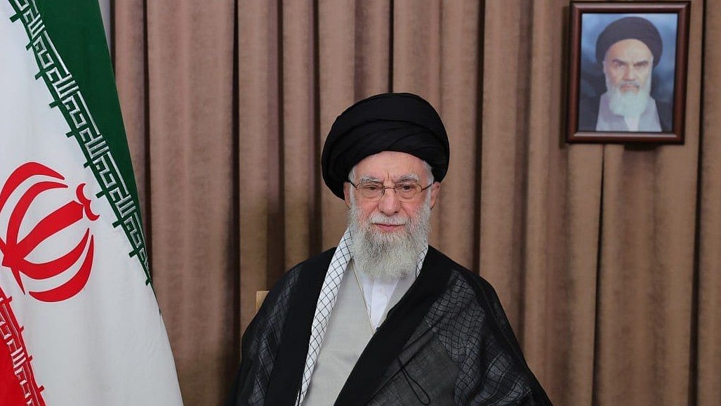 Ali Khamenei: பழிவாங்குவதற்கு ஈரானுக்குக் கடமையும் உரிமையும் உள்ளன - ஈரான் அதிபர் பெஷேஷ்கியான்