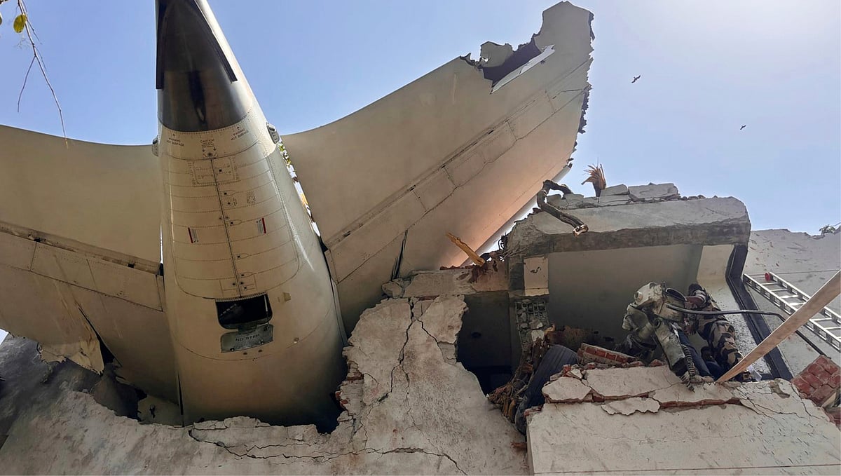 அகதாபாத் விமான விபத்து 