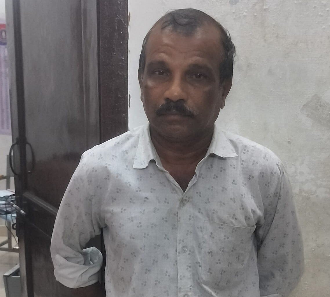+1 மாணவிக்கு பாலியல் தொல்லை; அரசுப்பள்ளி ஆசிரியர் போக்சோ-வில் கைது.. அதிர்ச்சி பின்னணி