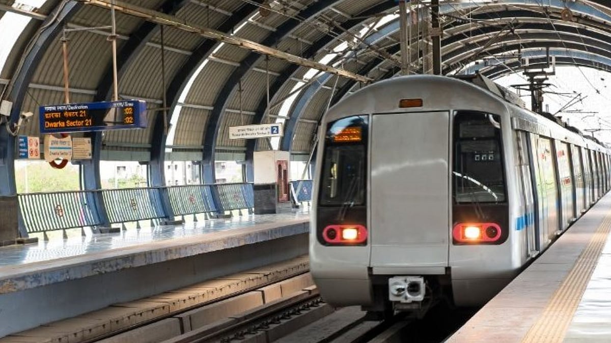 டெல்லி: மெட்ரோ ரயிலில் பாம்பு இருந்ததாக அலறிய பெண்களின் வீடியோ வைரல்; DMRC-யின் விளக்கம் என்ன?