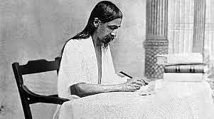 Sri Aurobindo: கடவுளும் ரோஜாவும்... - ஸ்ரீ அரவிந்தர் | கடல் தாண்டிய சொற்கள் - பகுதி 17