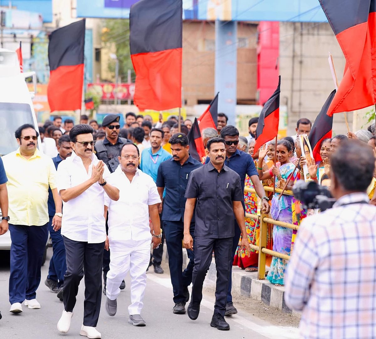 அதிமுக: இன்று கட்சியை அடமானம் வைத்தவர்கள், நாளை தமிழ்நாட்டை...&rsquo;&rsquo;  - ஸ்டாலின் காட்டம்