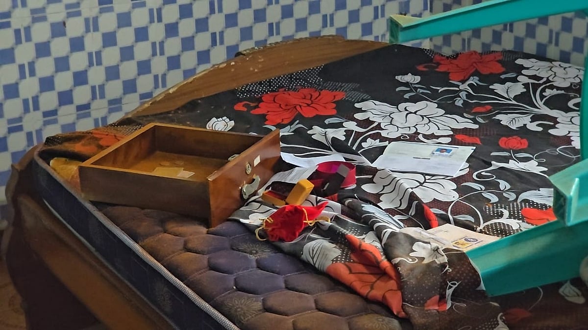 ராமநாதபுரம்: வீடு புகுந்து திருட்டு; வடிவேலு பட பாணியில் மிளகாய் பொடி தூவிச் சென்ற திருடர்கள்