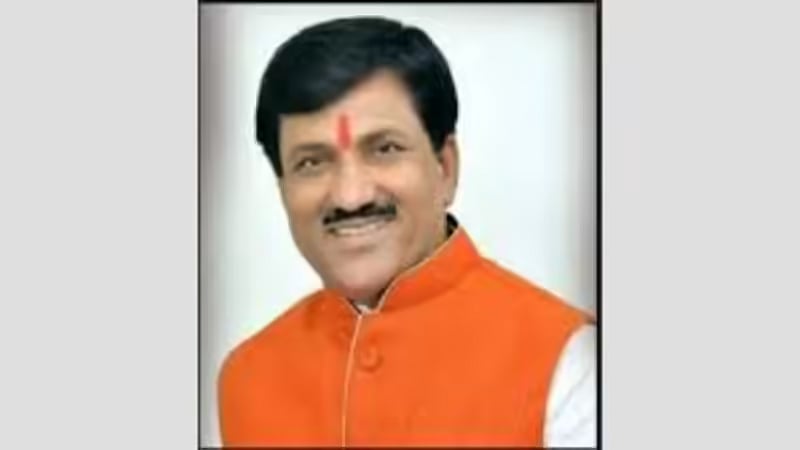 எங்களால்தான் உடை அணிகிறீர்கள் - பாஜக எல்எல்ஏ சர்ச்சை பேச்சு; மகாராஷ்டிராவில் வலுக்கும் எதிர்ப்பு