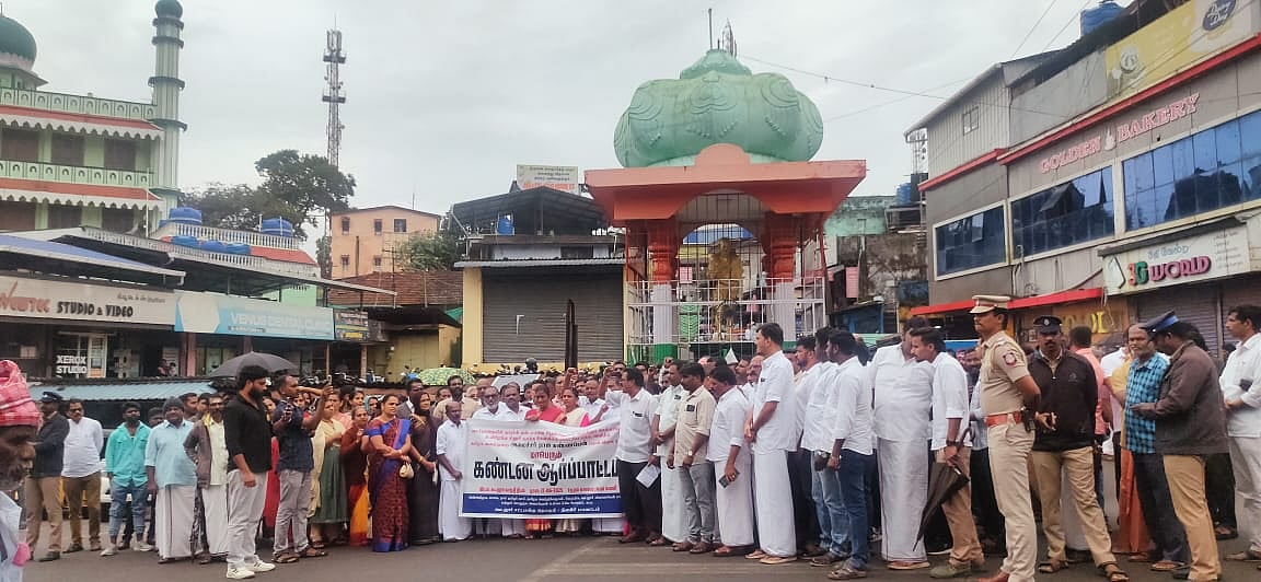 அமைச்சருக்கு இது அழகல்ல - ராஜ கண்ணப்பனுக்கு எதிராகப் போராட்டம்; அரசியல் கட்சிகள் எச்சரிப்பது என்ன?