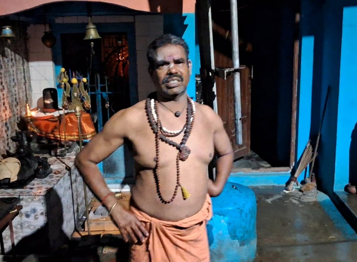 Ooty: பரிகாரம் எனச் சொல்லி பக்தர் நெற்றியில் கத்திக்குத்து; சாமியார் சிறையில் அடைப்பு; என்ன நடந்தது?