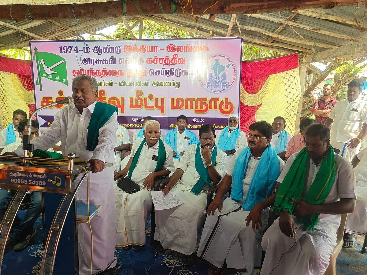 `கச்சத்தீவு மீட்பு மாநாடு நடத்தி விட்டு மீன் பிடிக்க சென்ற மீனவர்கள்.. கடலில் சிறை பிடித்த இலங்கை