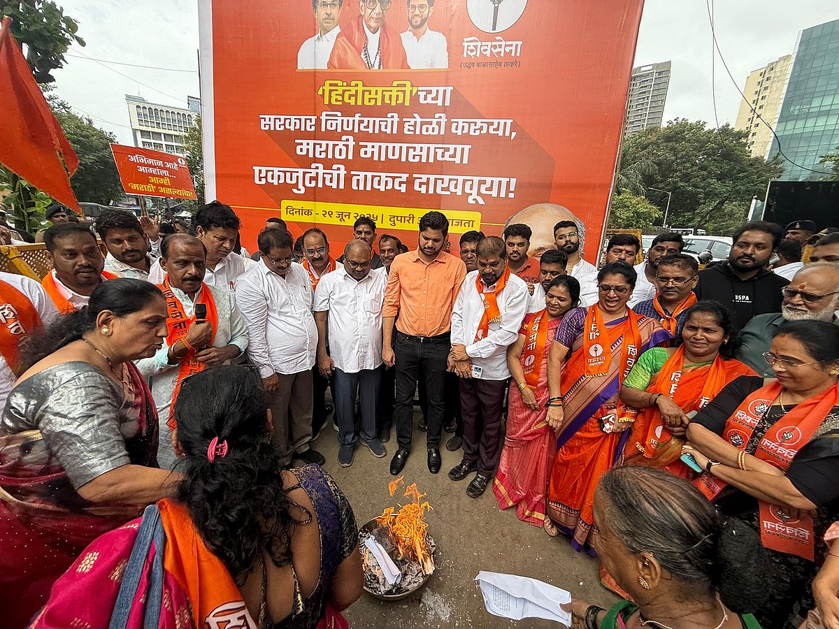 அரசாணையை எரித்து சிவசேனா ஆர்ப்பாட்டம்