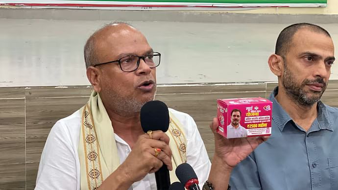 Bihar:-``மகளிருக்கு-இலவசமாக-வழங்கிய-சானிட்டரி-பேடில்-ராகுல்-காந்தி-படம்--காங்கிரஸை-விமரĮ