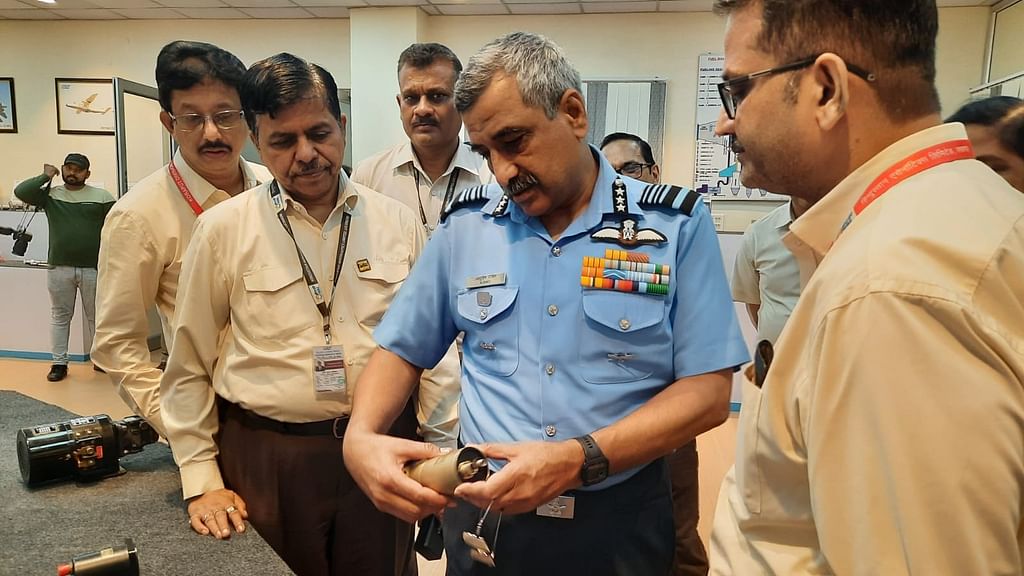 ராணுவம்:-வானில்-அச்சுறுத்தும்-சீனாவின்-செயற்கைகோள்-படை---எப்படி-எதிர்கொள்ளும்-இந்