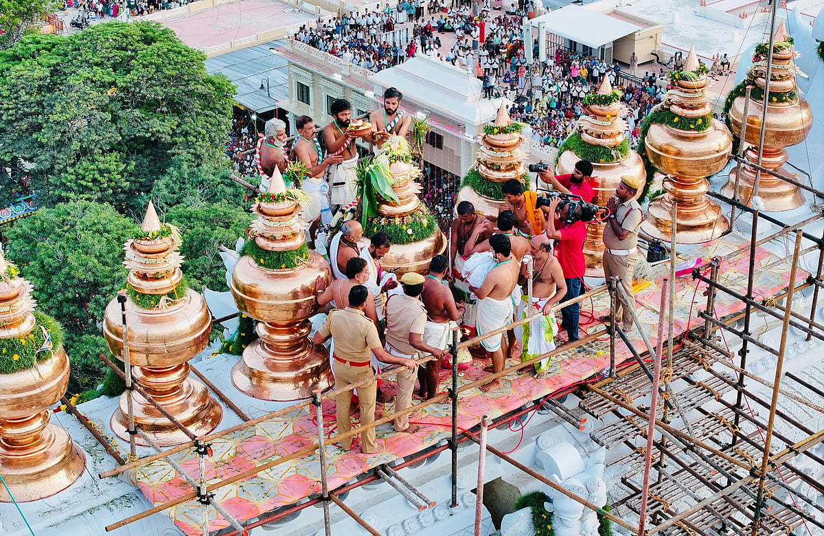கோலாகலமாக நடந்த திருச்செந்தூர் குடமுழுக்கு; 5 லட்சம் பக்தர்கள் சுவாமி தரிசனம்!