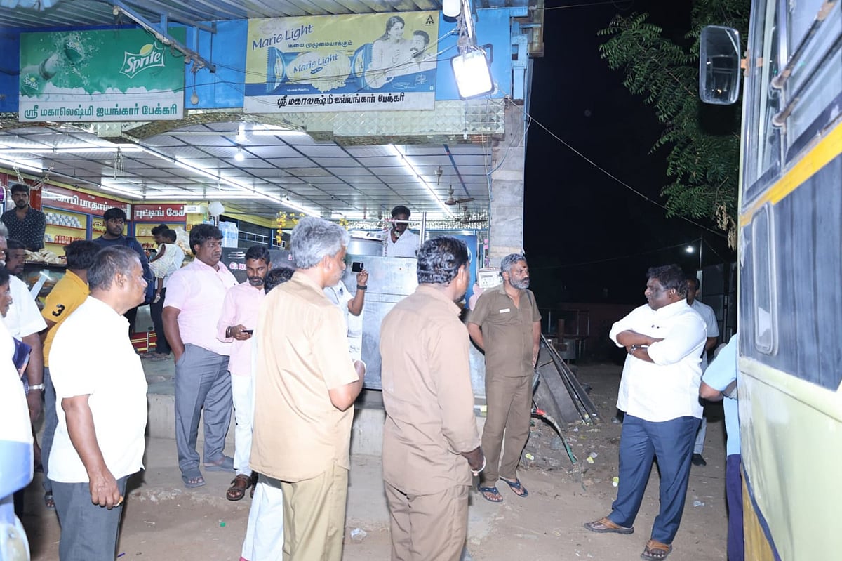 நான் யாருன்னு தெரியல? - திடீரென விசாரித்த அமைச்சர்... தெரியாமல் விழித்த அரசு பேருந்து ஊழியர்கள்