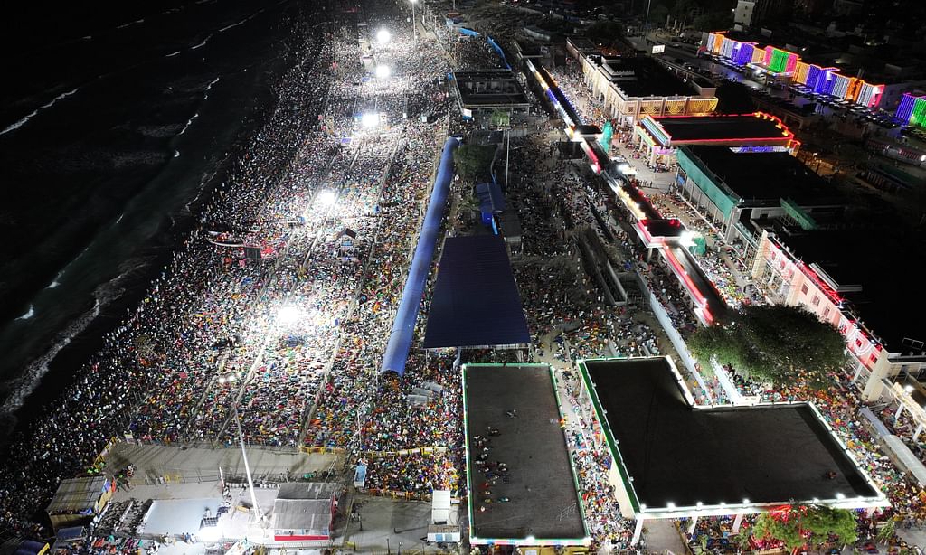 திருச்செந்தூரின்-கடலோரத்தில்...-அதிர-வைத்த-அரோகரா-கோஷம்!---குடமுழக்கு-விழா-கோலாகலம்-|-ஆல்பம்