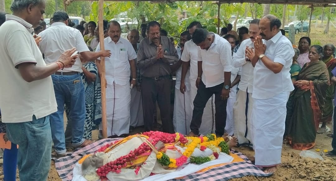 பெரும் கவிக்கோ வா.மு. சேதுராமன் இறப்பு;  சொந்த ஊரில் அரசு மரியாதையுடன் நல்லடக்கம்!