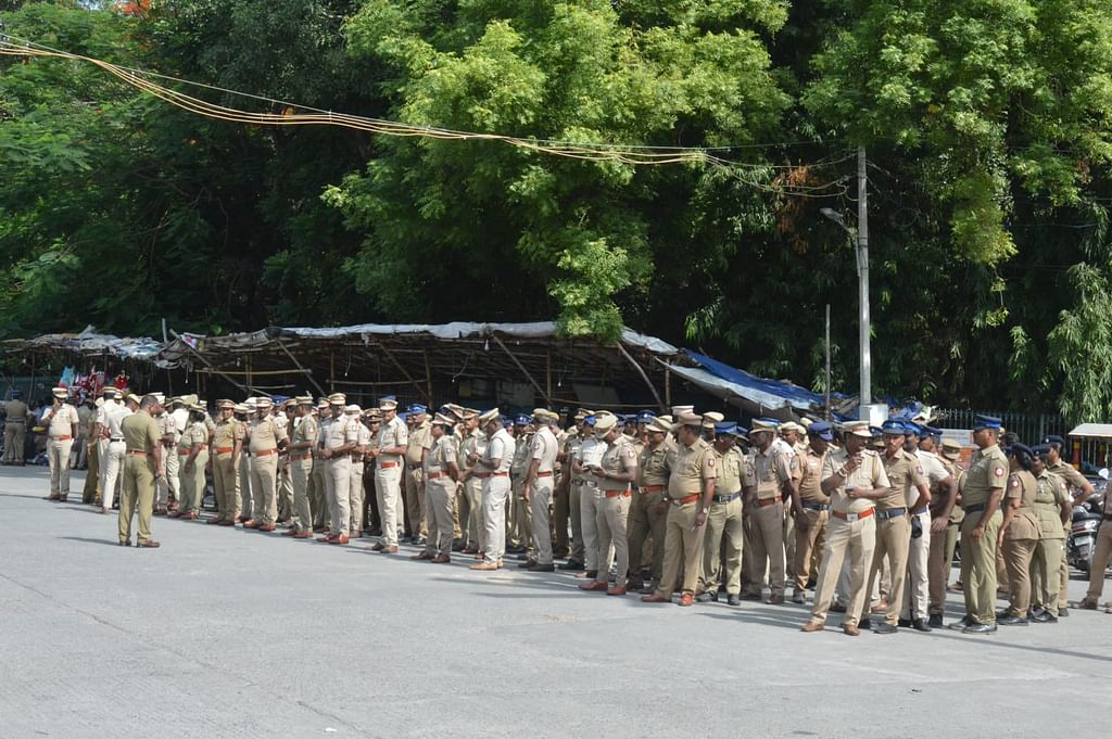 ``ஆட்சியாளர்களுக்கு-பயம்;-காவல்துறையை-ஏவி-எங்களை-தடுக்கின்றனர்..’’---கொந்தளிக்கும்-வேலூர்-அதிமுக