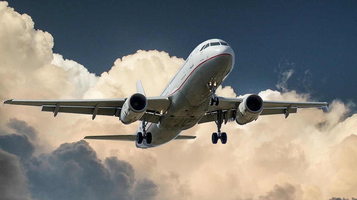 Airplane: விமானங்கள் வெள்ளை நிறத்தில் மட்டும் இருப்பதற்கு என்ன காரணம் தெரியுமா?