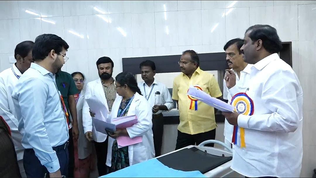 தேனி அரசு மருத்துவமனை: ``ரூ.2 கோடியே 10 லட்சம் மதிப்பில் புதிய CT ஸ்கேனர் எங்கே? - ஆய்வில் கேள்வி