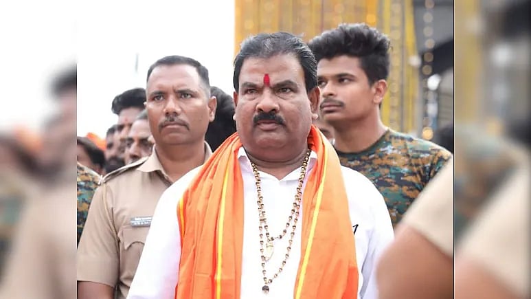 தென்னிந்தியர்களின் டான்ஸ் பார்களால் மகாராஷ்டிர கலாசாரம் கெட்டது - சிவசேனா எம்எல்ஏ சர்ச்சை பேச்சு