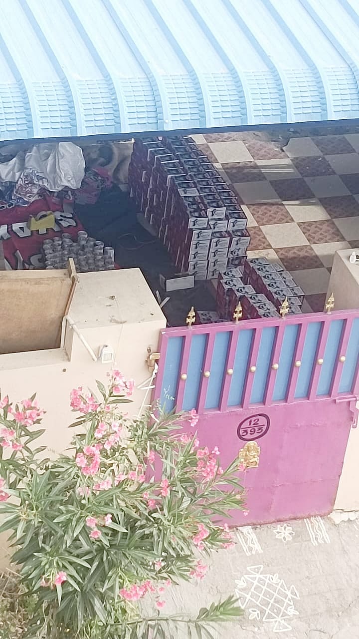 சிவகாசி: வீட்டில் சட்டவிரோதமாக  பட்டாசு தயாரிப்பு; பறிமுதல் செய்து காவல்துறை நடவடிக்கை