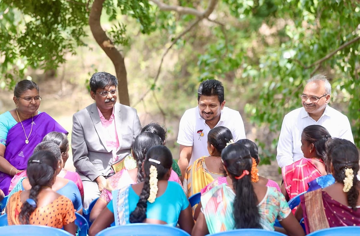 எடப்பாடி பழனிசாமி முழு சங்கியாக மாறி, காவி சாயத்துடன் இருக்கிறார்&rsquo;&rsquo; - உதயநிதி விமர்சனம்