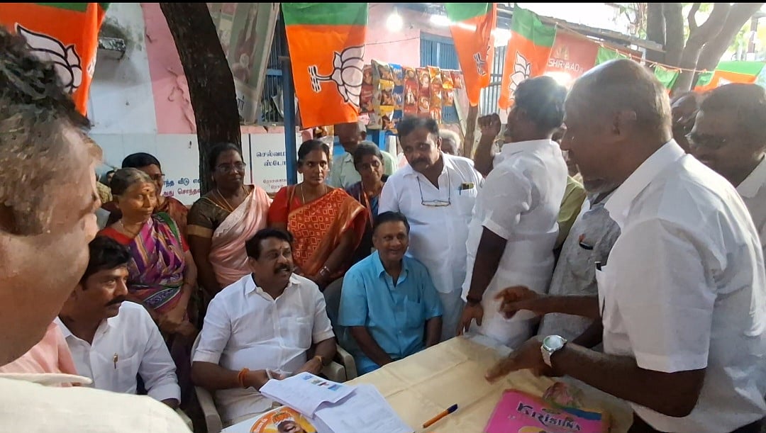 ``சாப்பாடு போடுறோம்; ஆனா, ஓட்டு போட மாட்டோம் -பாஜக தொண்டர் பேச்சால் நயினார் நாகேந்திரன் அதிர்ச்சி