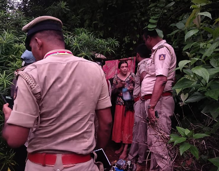 ``பாம்புகள் தீண்டவில்லை, விலங்குகள் தாக்கவில்லை ஏனென்றால்.. - இந்திய குகையில் வாழ்ந்த ரஷ்யப் பெண்!
