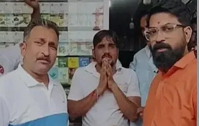 மன்னிப்பு கேட்கும் கடைக்காரர்