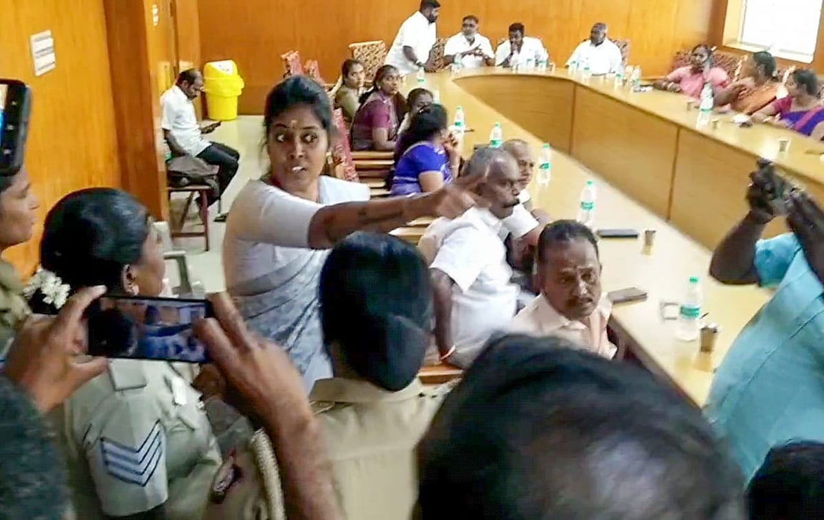 சங்கரன்கோவில் நகராட்சியில் நம்பிக்கை இல்லா தீர்மானம்;  உமா மகேஸ்வரி மீண்டும் தோல்வி.. பின்னணி என்ன?