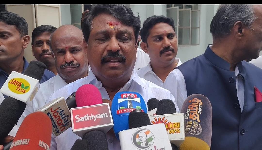 ``என் வீட்டை இப்படிச் சுற்றி வளைப்பது எப்படி ஜனநாயகமாகும்? - தமிழிசை சௌந்தரராஜன் கேள்வி