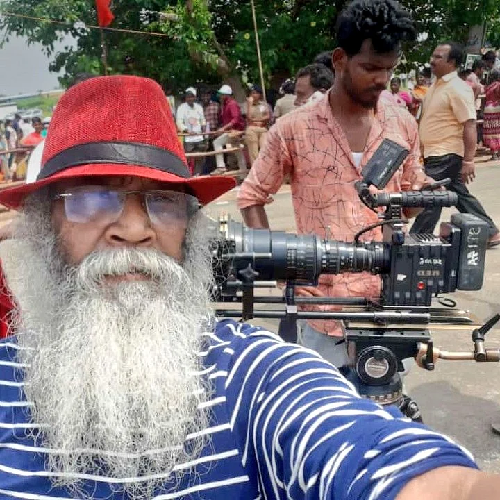 இயக்குநர் வேலு பிரபாகரன்
