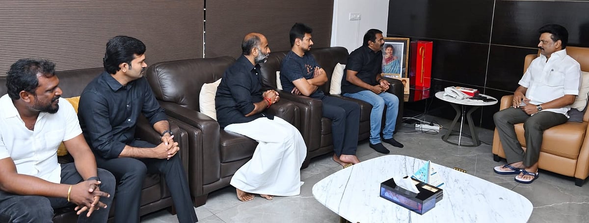 தமிழக முதல்வர் - சீமான்