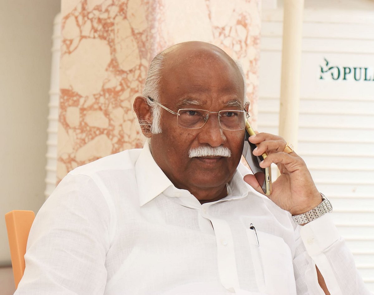 அன்று ஜெ.,வுக்கு நிகரான பதவி; அரை நூற்றாண்டு காலம் அதிமுகவில் பயணித்த அன்வர் ராஜா கட்சி மாறியது ஏன்?