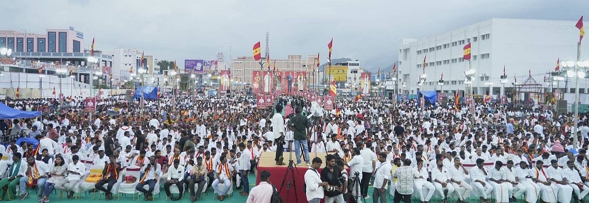 `அதிமுக தலைமைக்கு எதிராக காய் நகர்த்தும் விஜய்!’ - பின்னணி என்ன?