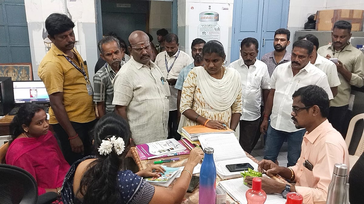 கர்ப்பிணிக்கு காலாவதி குளுக்கோஸ் விநியோகம்; அரசு மருத்துவமனை முற்றுகை - திருப்பூரில் நடந்தது என்ன?