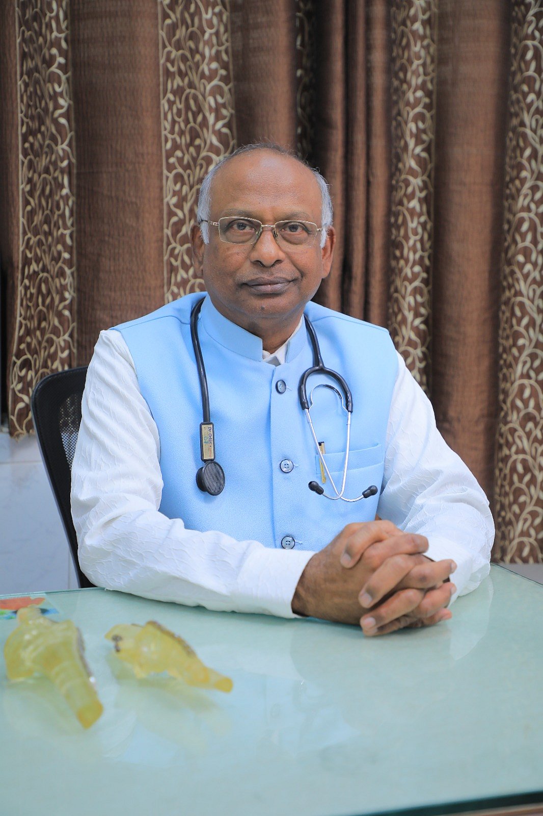 Doctor Vikatan: ஃபேன்சி பைக், long ride.. முதுகுவலியை ஏற்படுத்துமா?