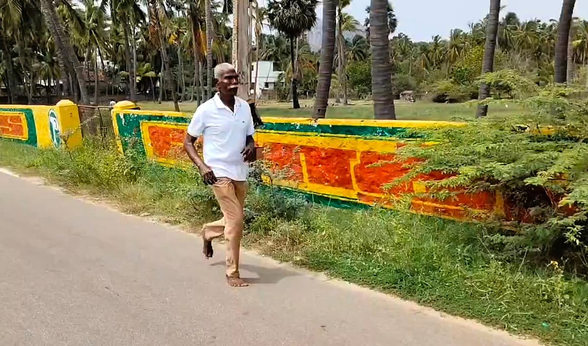 `அரசு ஜீப் வேண்டாம்-  ஓய்வுபெற்ற பின் 17 கி.மீ ஓடியே வீட்டுக்கு சென்ற எஸ்.எஸ்.ஐ - காரணம் இதுதான்!