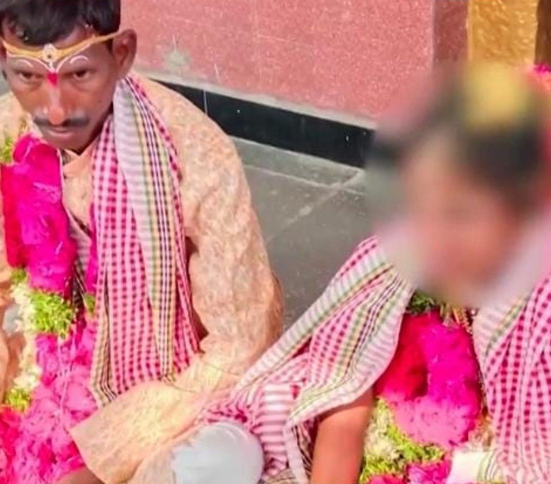8 ஆம் வகுப்பு மாணவியைத் திருமணம் செய்த 40 வயது பள்ளி ஆசிரியர் - தெலங்கானாவில் அதிர்ச்சி சம்பவம்!