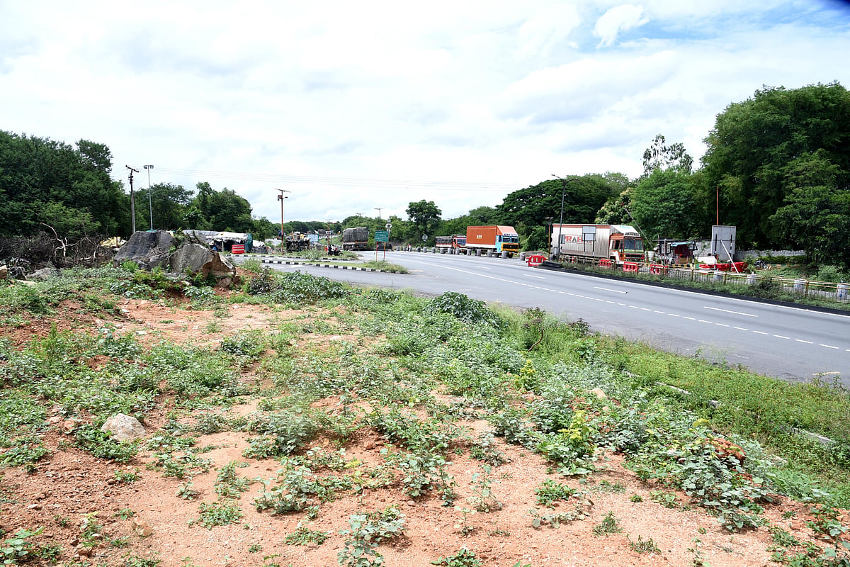 `உயிர் பலி வாங்கும் தொப்பூர் கணவாய் - விபத்தை தவிர்க்க மேம்பால பணி ஆரம்பம் | Photo Album