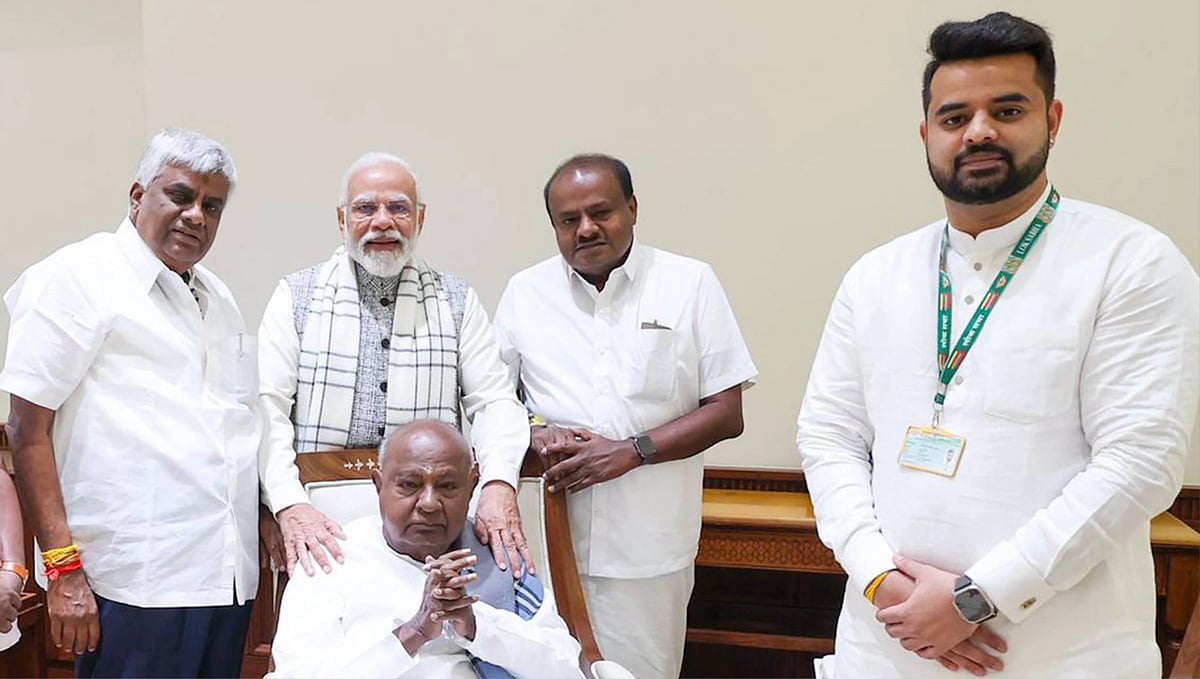 பாலியல் குற்றவாளி பிரஜ்வல் ரேவண்ணாவுக்குச் சாகும் வரை ஆயுள் தண்டனை; சிறப்பு நீதிமன்றம் அதிரடி