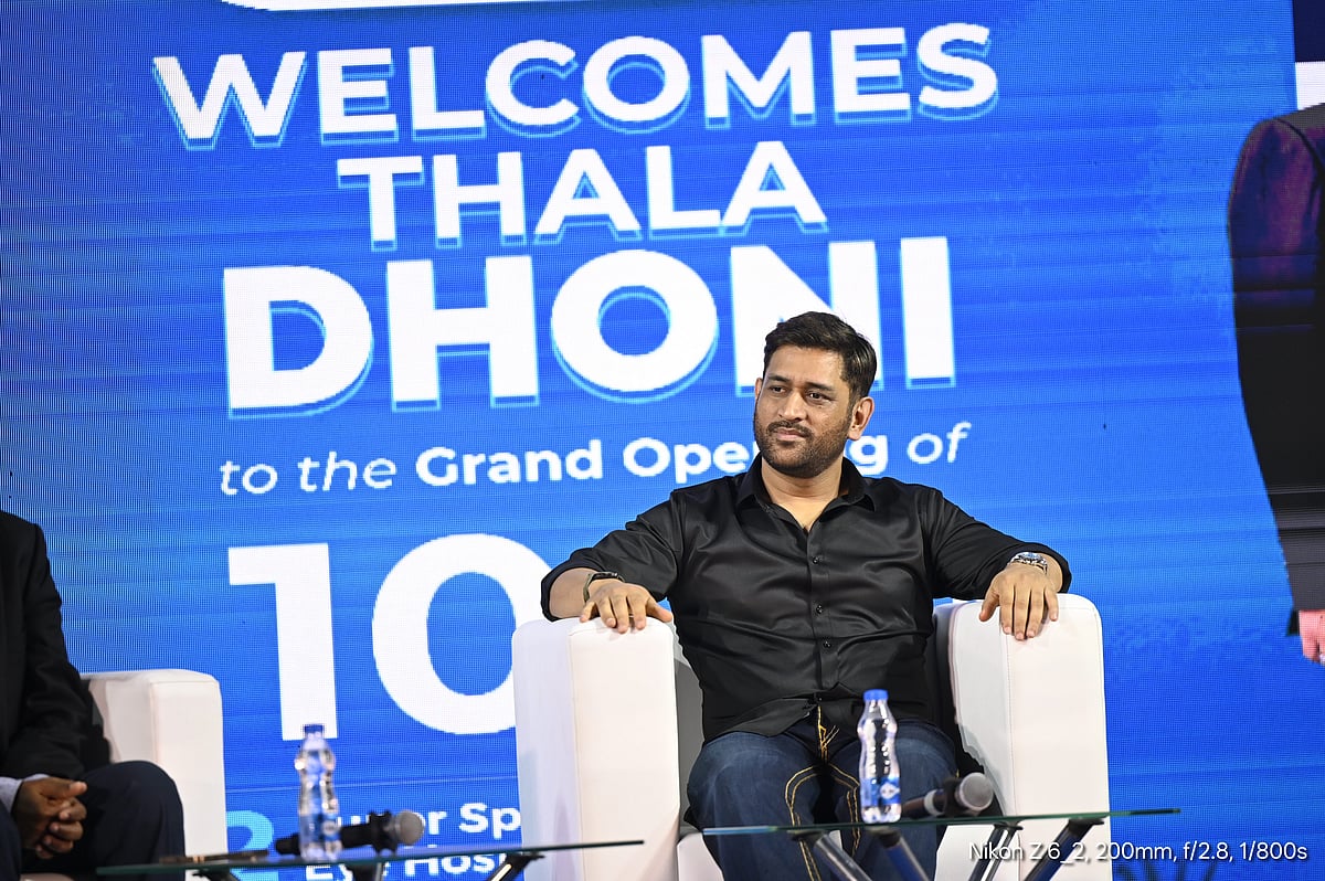 Dhoni : பச்சை சிவப்பு பட்டன் போன் மட்டும் யூஸ் பண்ணுங்க; மனுசங்களோட நிறைய பேசுங்க - தோனி