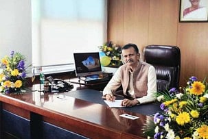 LIC: 35 வருடத்திற்கும் மேலான அனுபவம்; எல்.ஐ.சி.யின் தென் மண்டல மேலாளராகப் பொறுப்பேற்ற முரளிதரன்