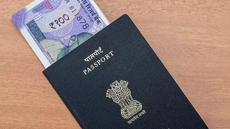 NRI Corner: NRE & NRO கணக்கு - என்ன வித்தியாசம்? எதற்கு எது பெஸ்ட்?